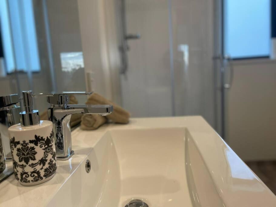 Cbd Luxury Parkside Living 2 Bedroom With Parking Christchurch Bagian luar foto