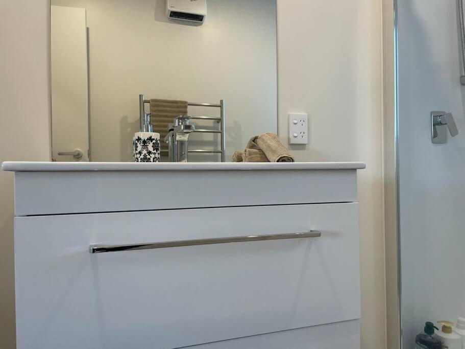 Cbd Luxury Parkside Living 2 Bedroom With Parking Christchurch Bagian luar foto